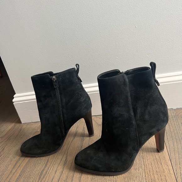 Coach Jemma Kid Suede Sleek Ankle Boot Heel Booties Side Zip Size 7.5 B Black - Picture 4 of 11